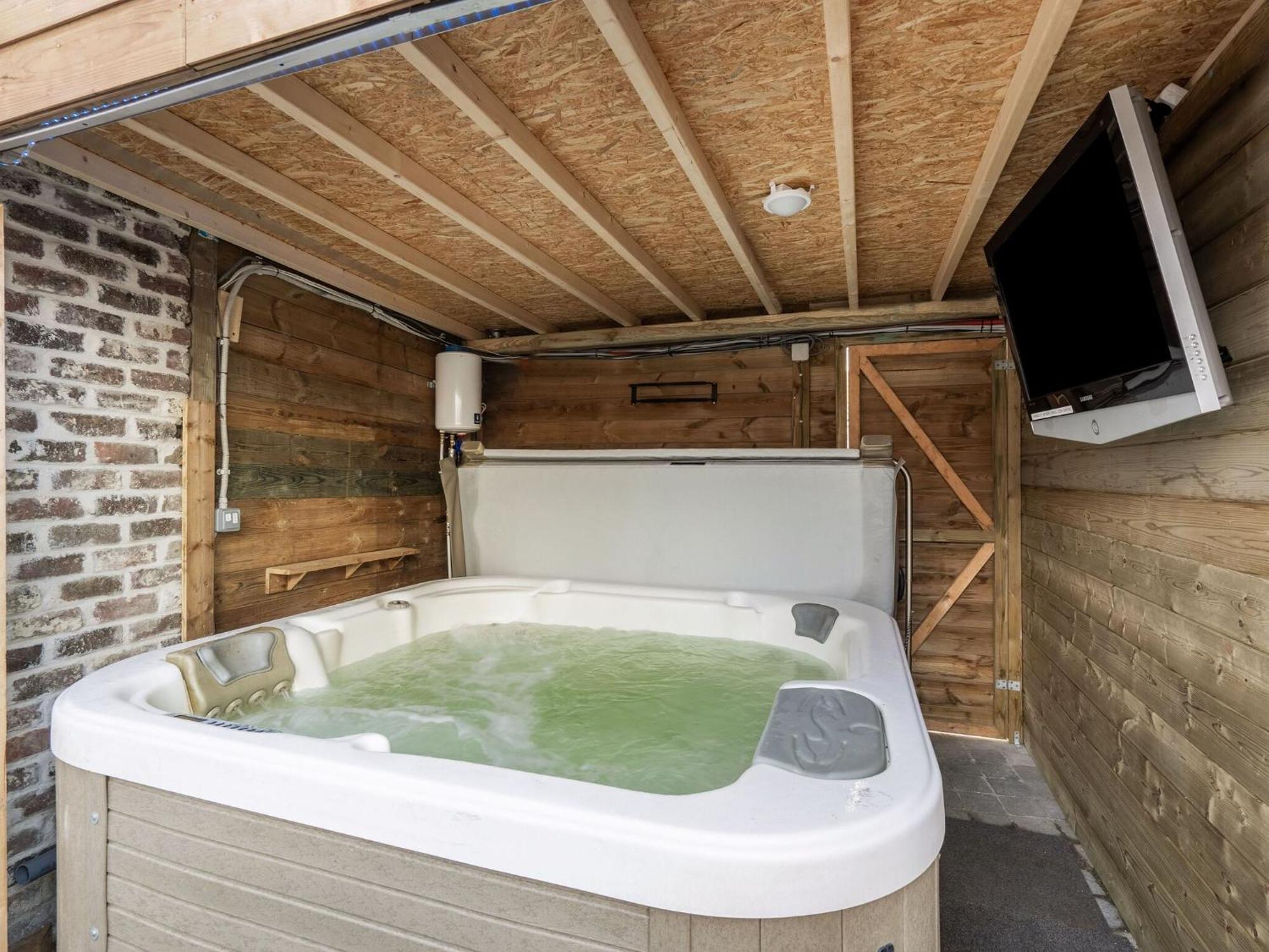 Tasteful Holiday Home In Loppem With Jacuzzi Buitenkant foto